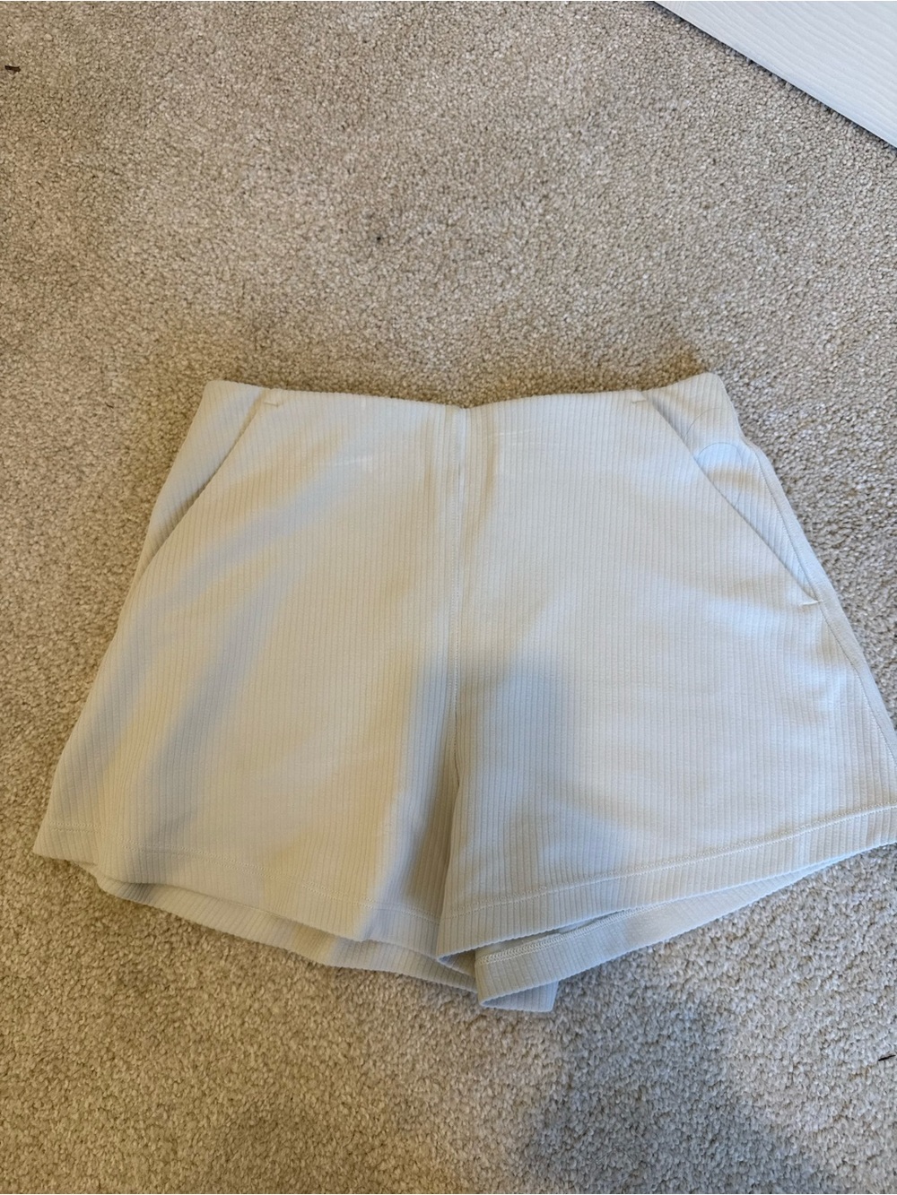 Lululemon highwaisted shorts in cream